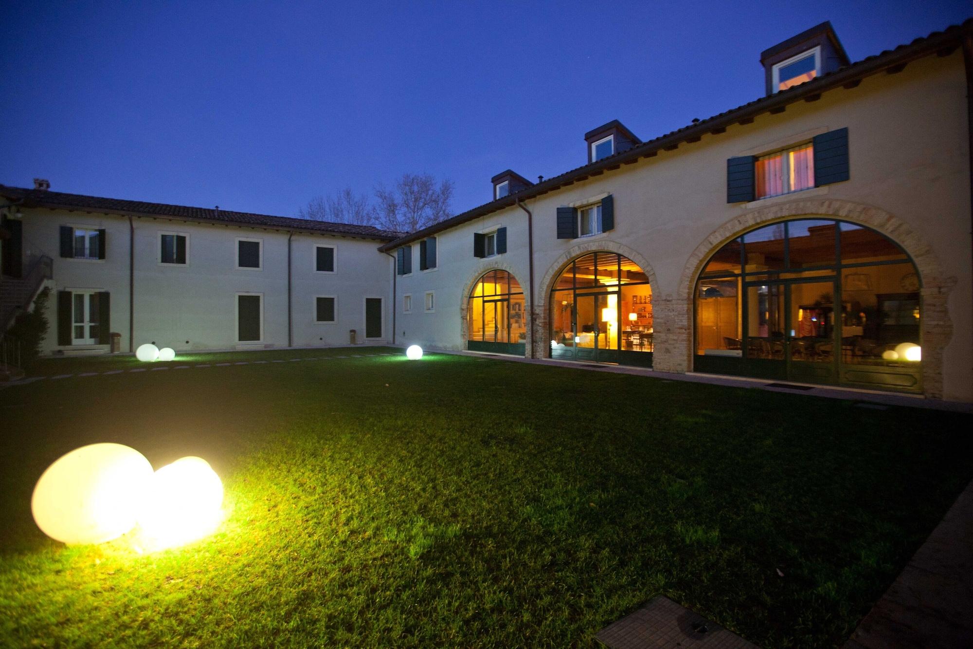 Relais Corte Paradiso Пескьера-дель-Гарда Экстерьер фото